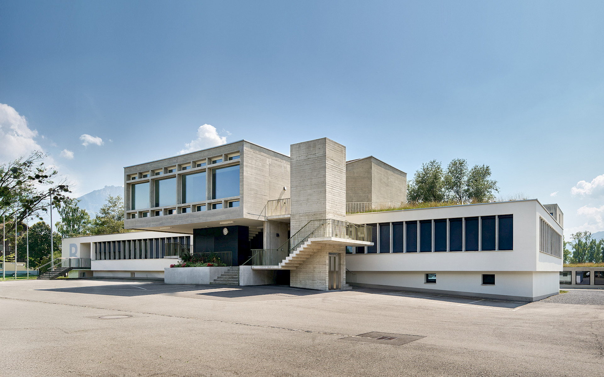 Sanierung der Gebäudehülle und Neukonzeption des bestehenden Kultursaals Saxerriet.